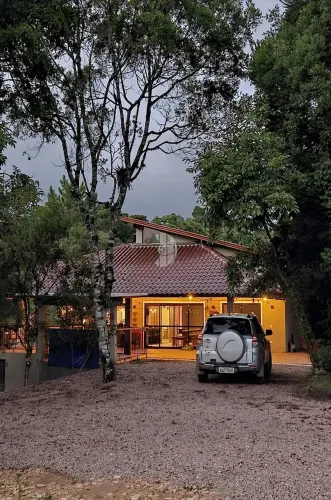 Imóvel para venda tem 550 m² com 5 quartos