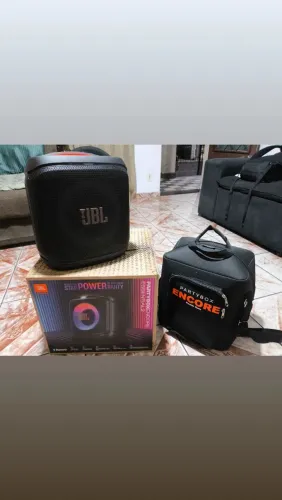 Caixa de som JBL original último modelo usada uma vez