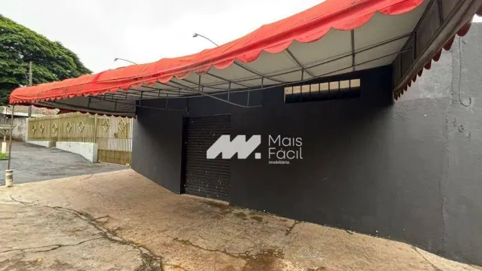 Salão para alugar, 80 m² por R$ 1.800,00/mês - Conjunto Habitacional Requião - Maringá/PR