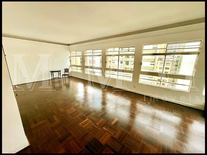Apartamento amplo, um por andar e 2 vagas de garagem. Ao lado da Av. Paulista