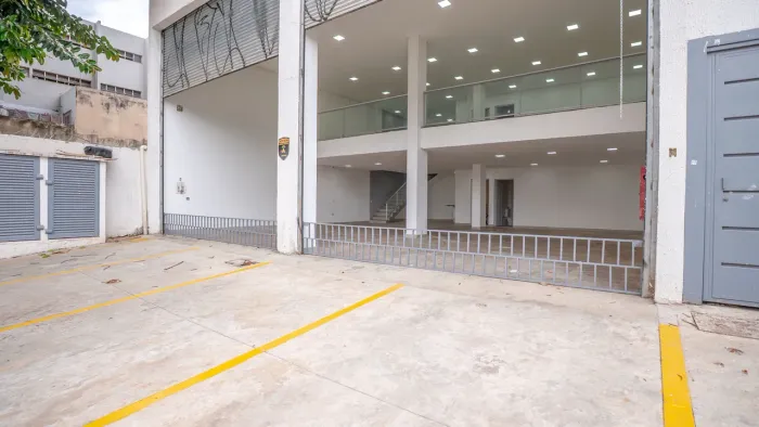 Prédio comercial com Mezanino de 690m² para locação, Setor Coimbra, Goiânia, GO