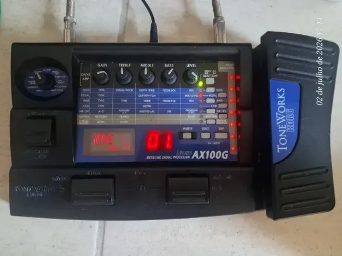 Pedaleira Korg ToneWorks AX100G - Modelador de Guitarra com Pedal de Expressão