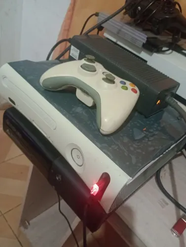 X BOX FAT BRANCO RELÍQUIA .. VAI COMPLETO LOTADO DE JOGOS +MANETE + FONTE ORIGINAL+ HDMI