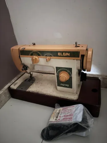 Maquina de costura elgin