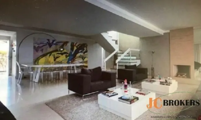 Casa de Condomínio com 312m², 4 suítes, 4 vagas