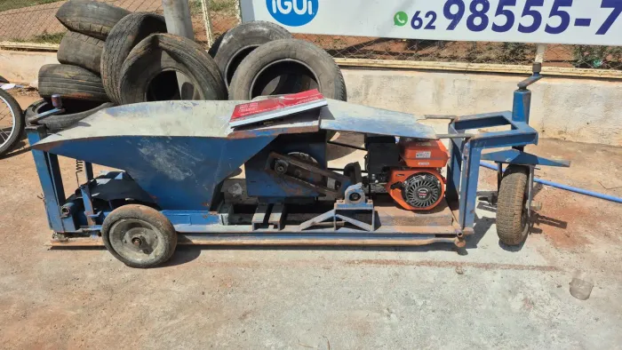 Vendo maquina de meio fio, extrussora. 
