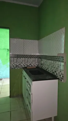 VENDO CASA C 3 QTOS, SALA, COZINHA E ETC