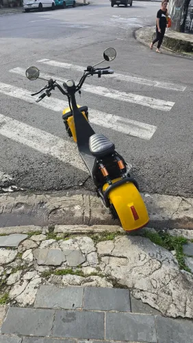 Moto elétrica scooter 1500 watts amarela