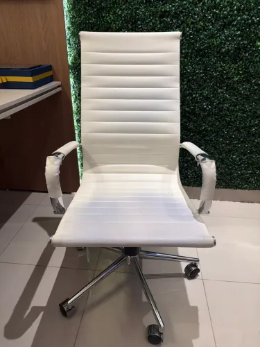 Cadeira executiva branca