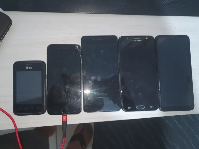 Troco 5 celulares para retirar peças por 1 funcionando