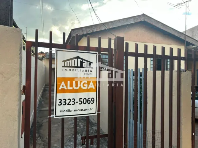 A Imobiliária Morar anuncia Casa Residencial (Fundos) para locação