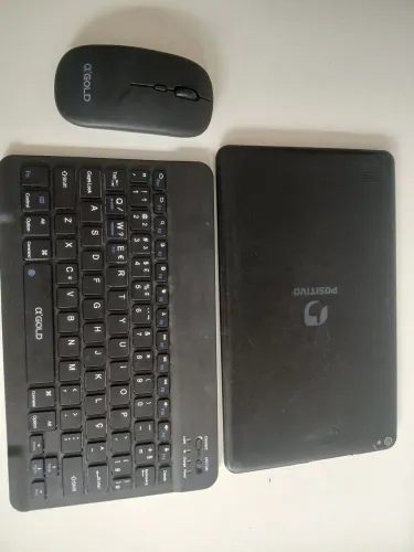 Tablet positivo 32gigas semi novo, com teclado e mouse via Bluetooth incluso