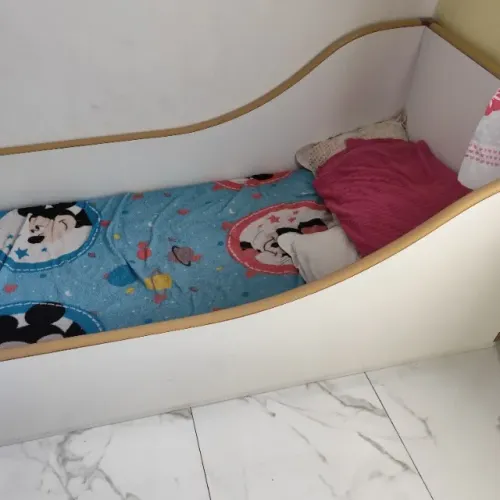 Cama infantil 1,80x0,90 com colchão