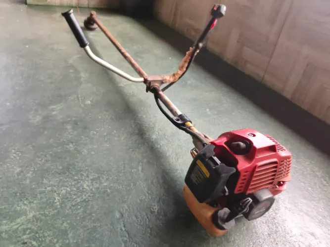 Roçadeira Toyama 52cc