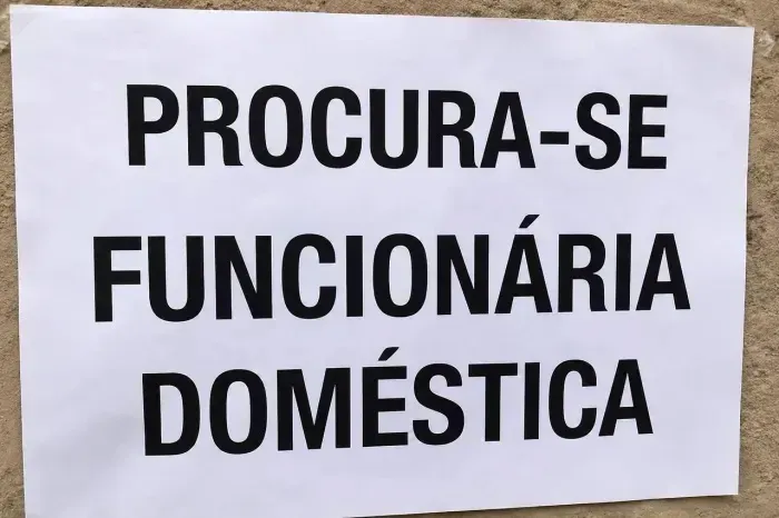 CONTRATA-SE EMPREGADA DOMÉSTICA 