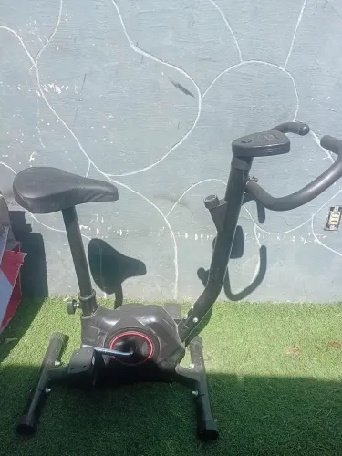Bicicleta ergonetrica semi nova