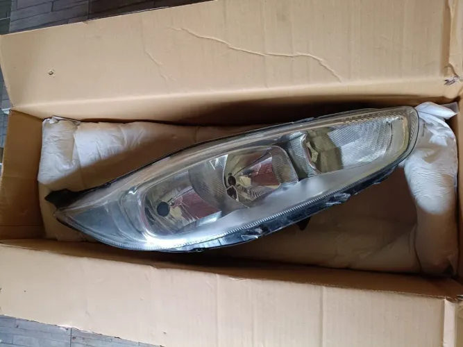Farol Direito Ford New Fiesta