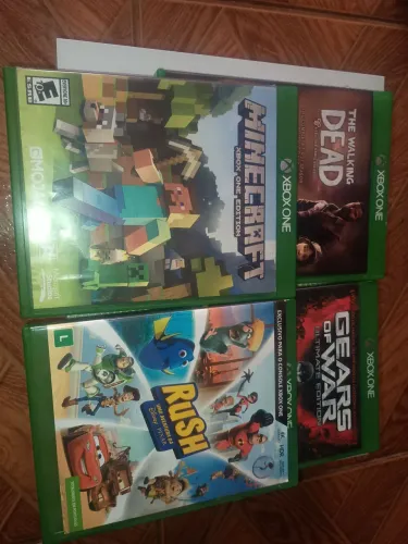 Vendo Xbox one S 1tb com dois controles originais e 4 jogos físicos 