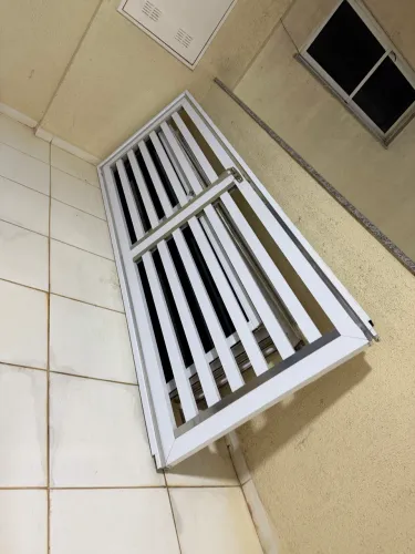 VENDO PORTÃO EM ALUMÍNIO. Para porta de entrada. 