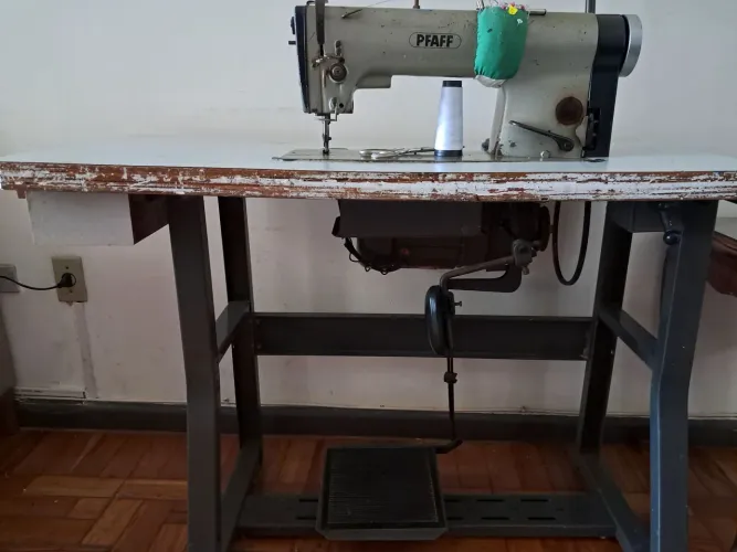Máquina de costura reta industrial PFAFF 5.000 pontos