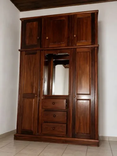 Guarda roupa de madeira 