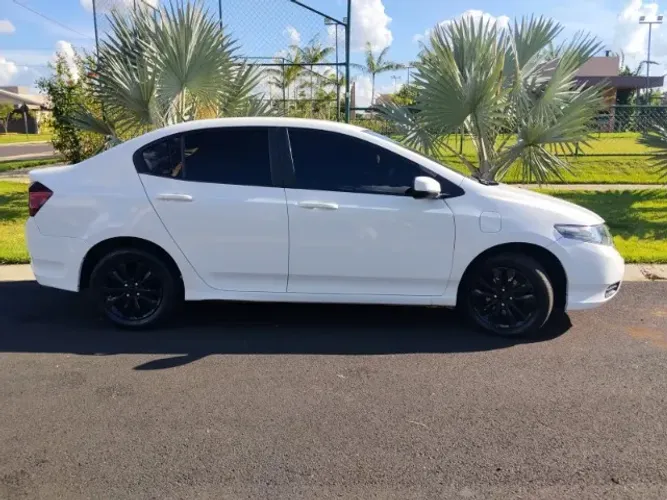 Honda City Sedan LX 1.5 Flex 16V 4P Aut. 2013