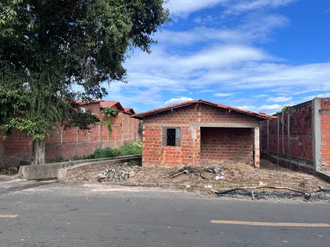 VENDO CASA COM TERRENO 14 x 34 m