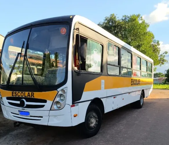 Onibus escolar conservado erevisado