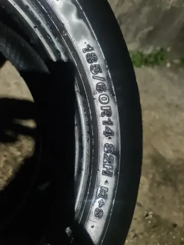 Vendo pneus 2 185/70/R14. E, 2 185/60/R14