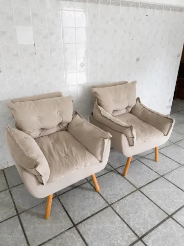 Vendo 02 Poltronas