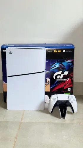     PlayStation 5 PS5 em Estado Perfeito - Pouquíssimo Uso + Carregador para 2 Controles 
