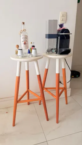 Conjunto de 2 Banquetas em madeira branca 