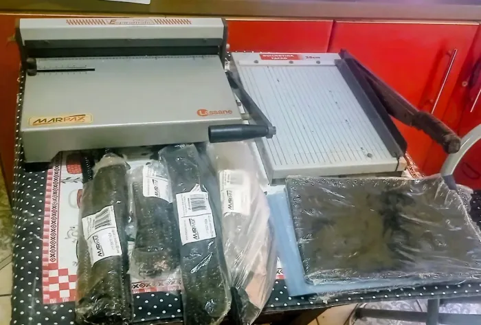Kit Encadernação - Encadernadora, Guilhotina e material pra encadernação.