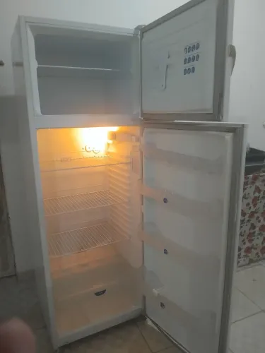 Vd está geladeira dúplex degelo