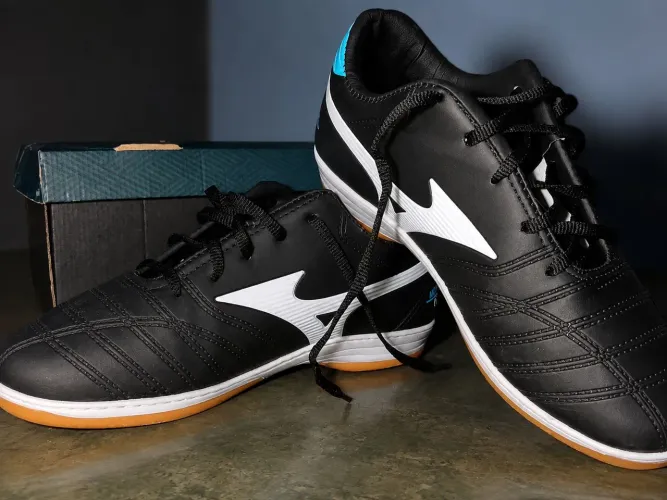 Chuteira Mizuno, Quadra, morelia neo