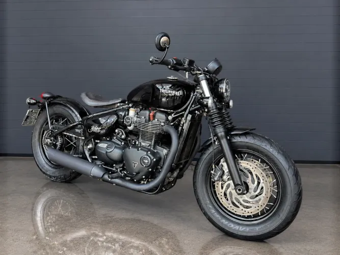 Triumph Bonneville bobber black 1200cc 2020