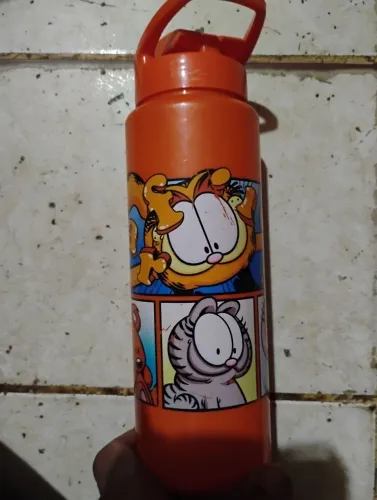 Garrafinha de água infantil Garfield