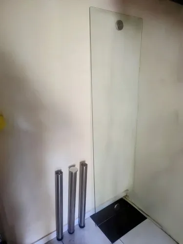 Balcão de Blindex 2,00m x 0,60m - Pés com Regulagem (Oportunidade)