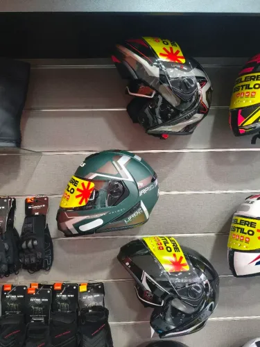 Capacete escamoteável