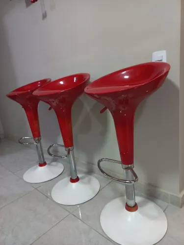3 Banquetas altas giratórias 360 graus na cor vermelho
