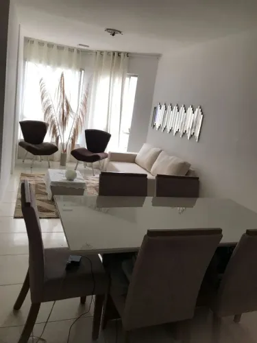 Vendo mesa de 6 cadeiras com tampão madeira e vidro branco