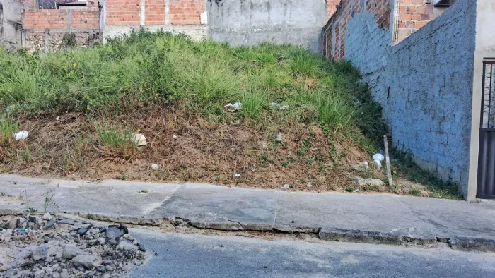 Lote medindo 7x18m, no Bairro Dom Luciano (Loteamento Moema Mary)