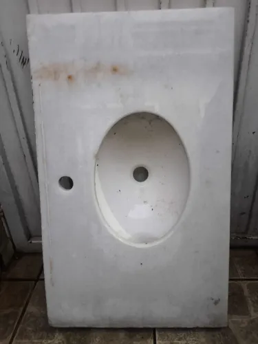 Lavatório em mármore branco