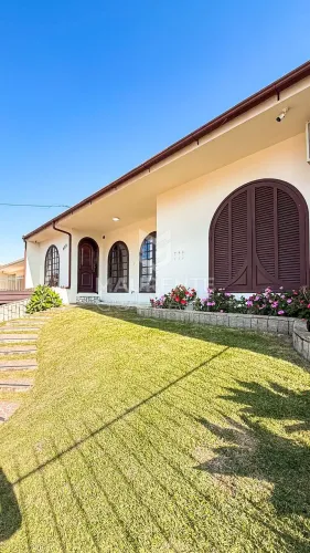Casa com 3 dormitórios em Barreiros