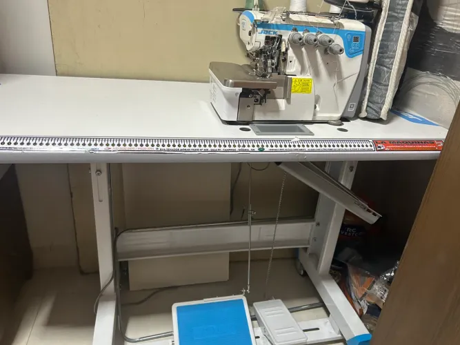 Máquina de costura interlock