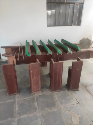 Mesa de Sinuca Desmontada + Dois Tacos e Bolas