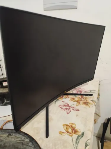 Vendo munitor muito novo sem marcas de uso muito bom