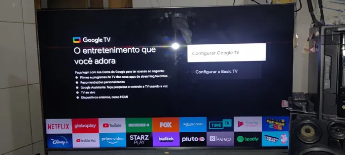 Smart TV TCL 55C825, um modelo de 55 polegadas com