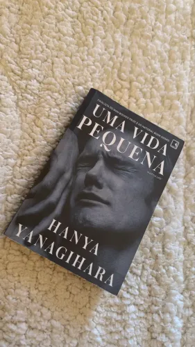 Livro - Uma Vida Pequena