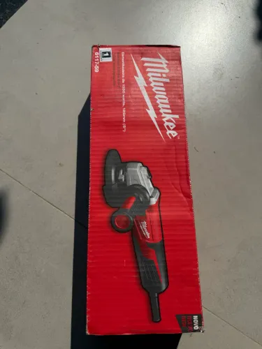 Esmerilhadeira Milwaukee